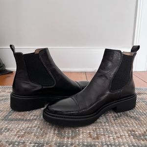 Women’s Lukure Chelsea Boot. Black leather. 8.5M Like new. Made in Italy.